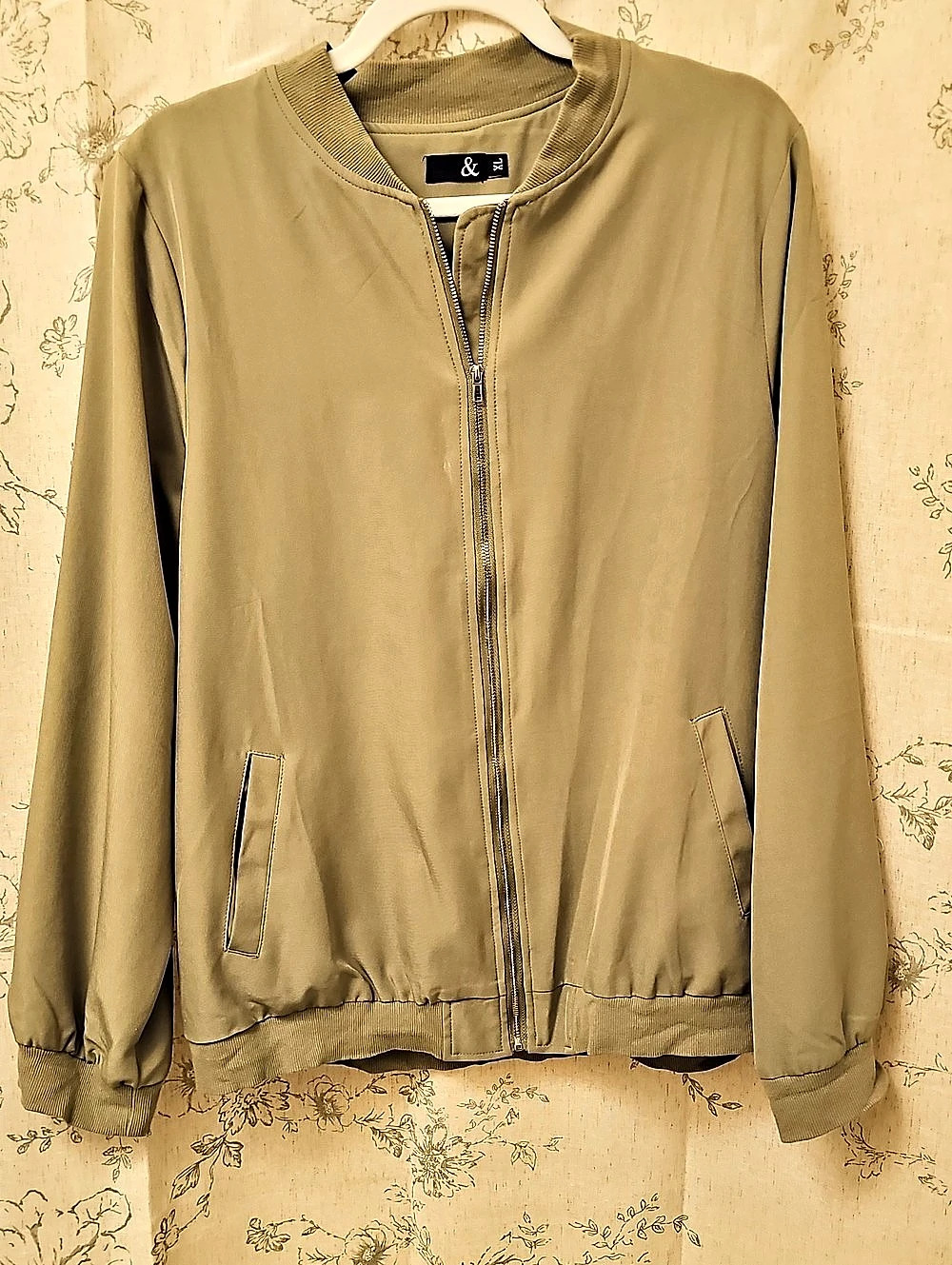 Ampersand Olive Bomber Jacket Size XL Like New